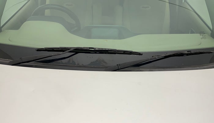 2018 Mahindra TUV300 T10, Diesel, Manual, 40,137 km, Front windshield - Wiper nozzle not functional
