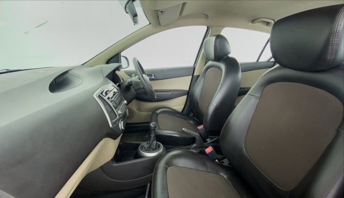 2013 Hyundai i20 MAGNA O 1.2, Petrol, Manual, 37,099 km, Right Side Front Door Cabin