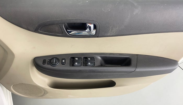 2013 Hyundai i20 MAGNA O 1.2, Petrol, Manual, 37,099 km, Driver Side Door Panels Control