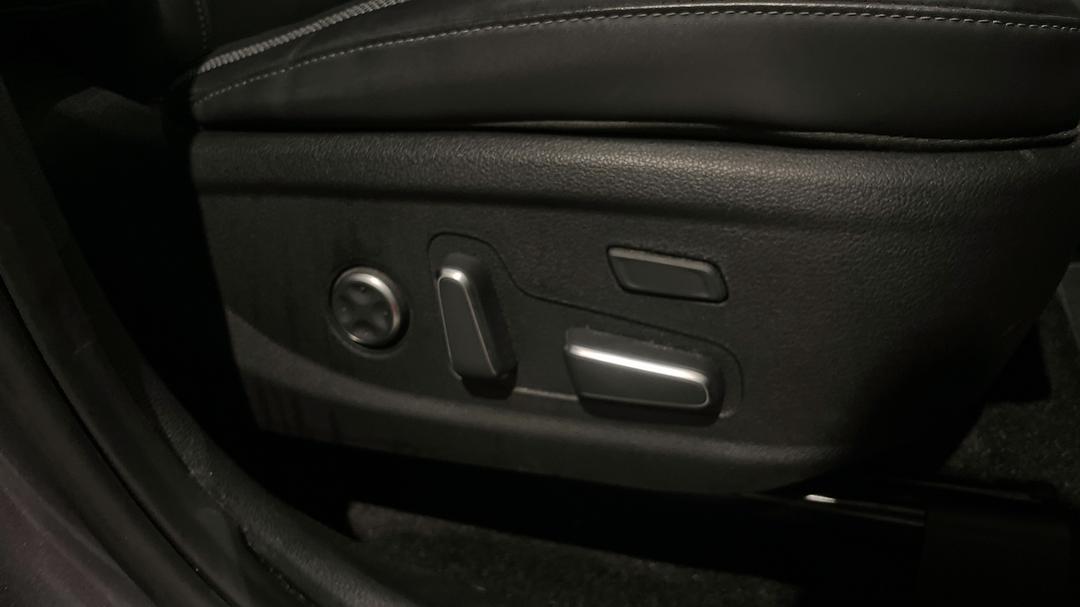 2022 Hyundai Santa Fe Highlander Crdi (AWD), Automatic, 93194 km, Drivers Side Adjustment Panel