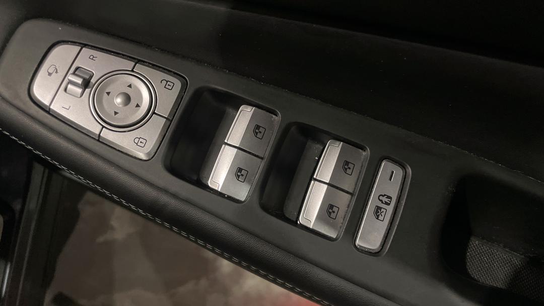 2022 Hyundai Santa Fe Highlander Crdi (AWD), Automatic, 93194 km, Drivers Side Door Panel Controls