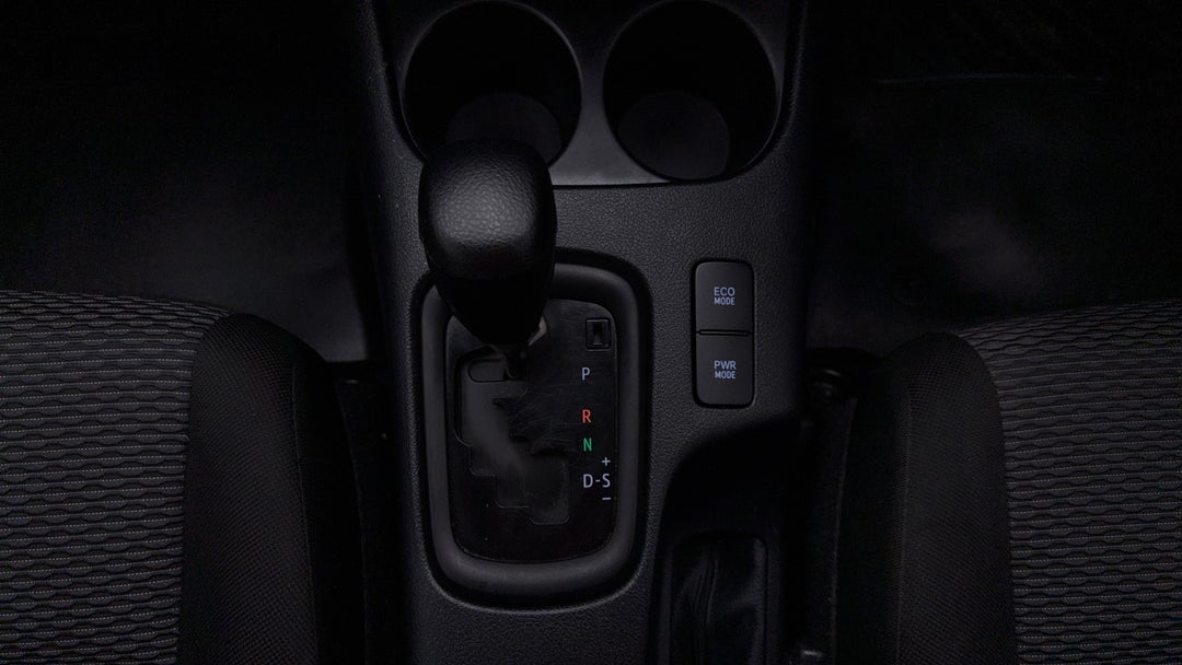 2017 Toyota Hilux Workmate, Automatic, 147470 km, Gear Lever 