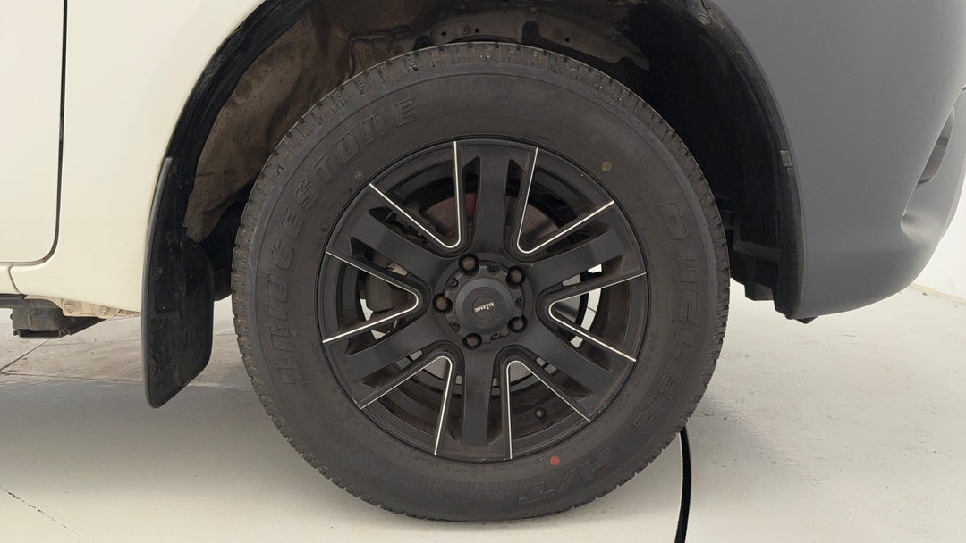 2017 Toyota Hilux Workmate, Automatic, 147470 km, Right Front Wheel