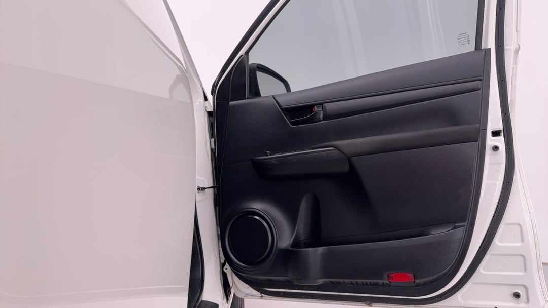 2017 Toyota Hilux Workmate, Automatic, 147470 km, Speaker View