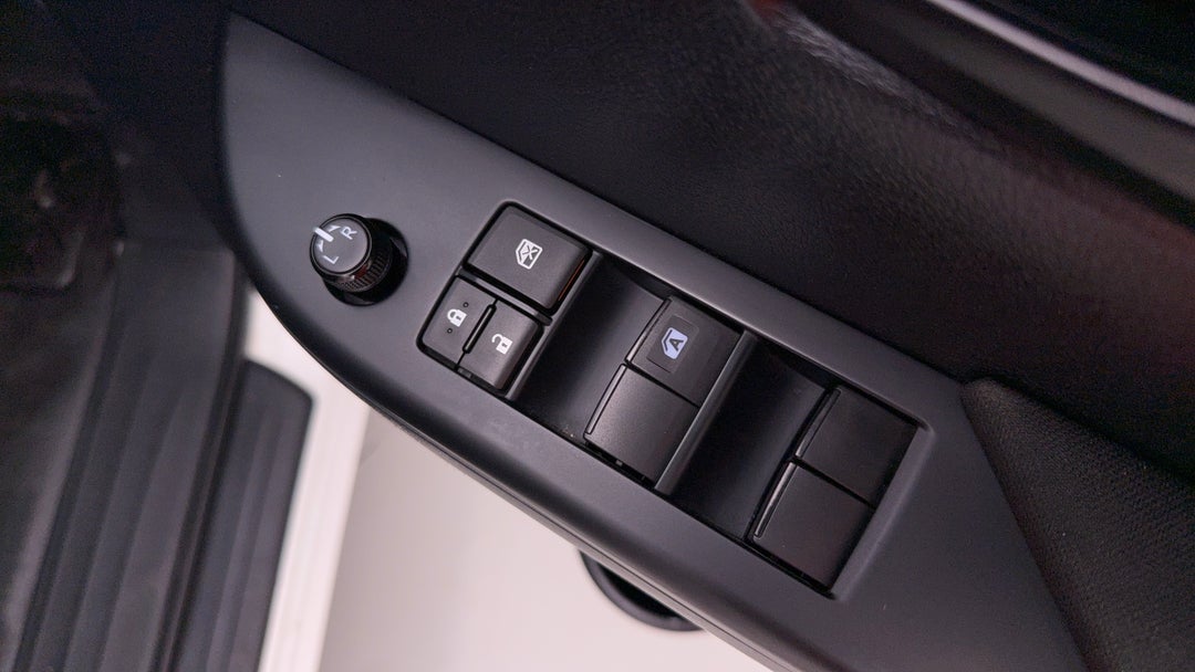 2017 Toyota Hilux Workmate, Automatic, 147470 km, Drivers Side Door Panel Controls