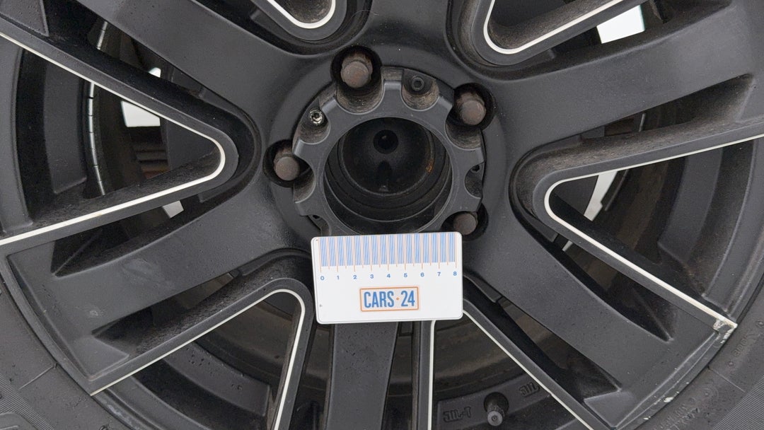 2017 Toyota Hilux Workmate, Automatic, 147470 km, Wheels Rim Rear LHS Centre Cap Missing