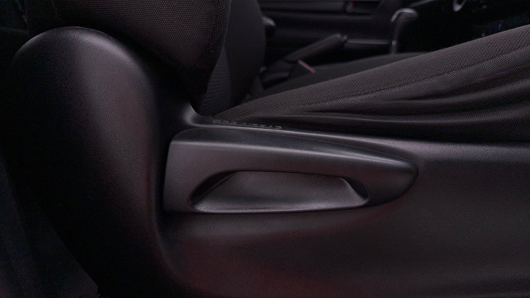 2017 Toyota Hilux Workmate, Automatic, 147470 km, Drivers Side Adjustment Panel