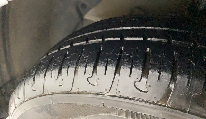 2018 Hyundai Grand i10 SPORTZ 1.2 KAPPA VTVT, Petrol, Manual, 16,566 km, Left front tyre - Minor crack
