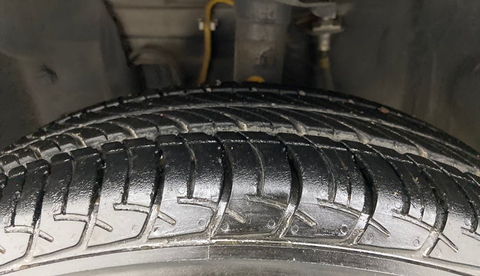 2018 Datsun Go Plus T, Petrol, Manual, 27,215 km, Left Front Tyre Tread