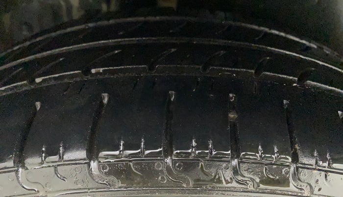2012 Maruti Ertiga VXI, Petrol, Manual, 90,913 km, Right Rear Tyre Tread