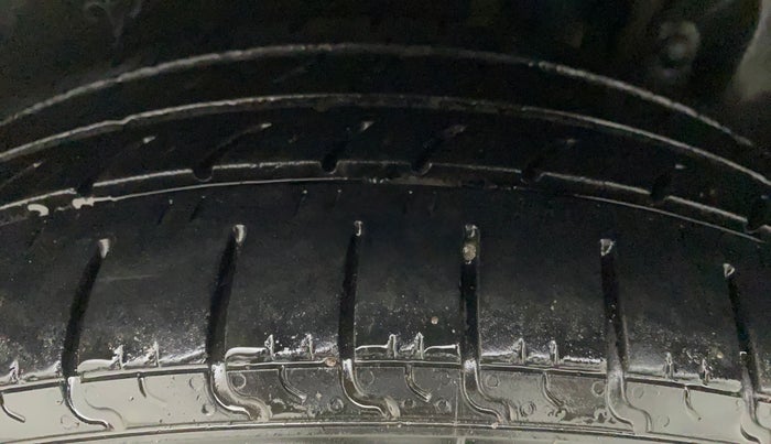 2012 Maruti Ertiga VXI, Petrol, Manual, 90,913 km, Left Rear Tyre Tread