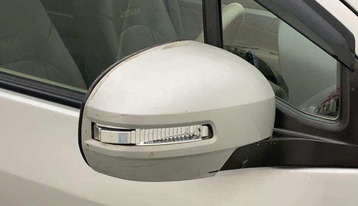 2012 Maruti Ertiga VXI, Petrol, Manual, 90,913 km, Right rear-view mirror - Cover has minor damage