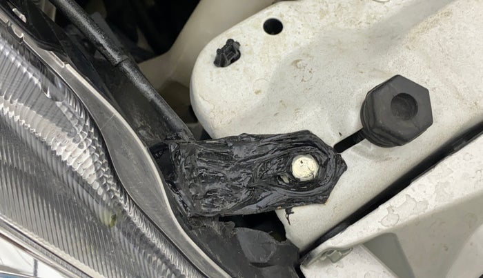 2012 Maruti Ertiga VXI, Petrol, Manual, 90,913 km, Right headlight - Clamp has minor damage