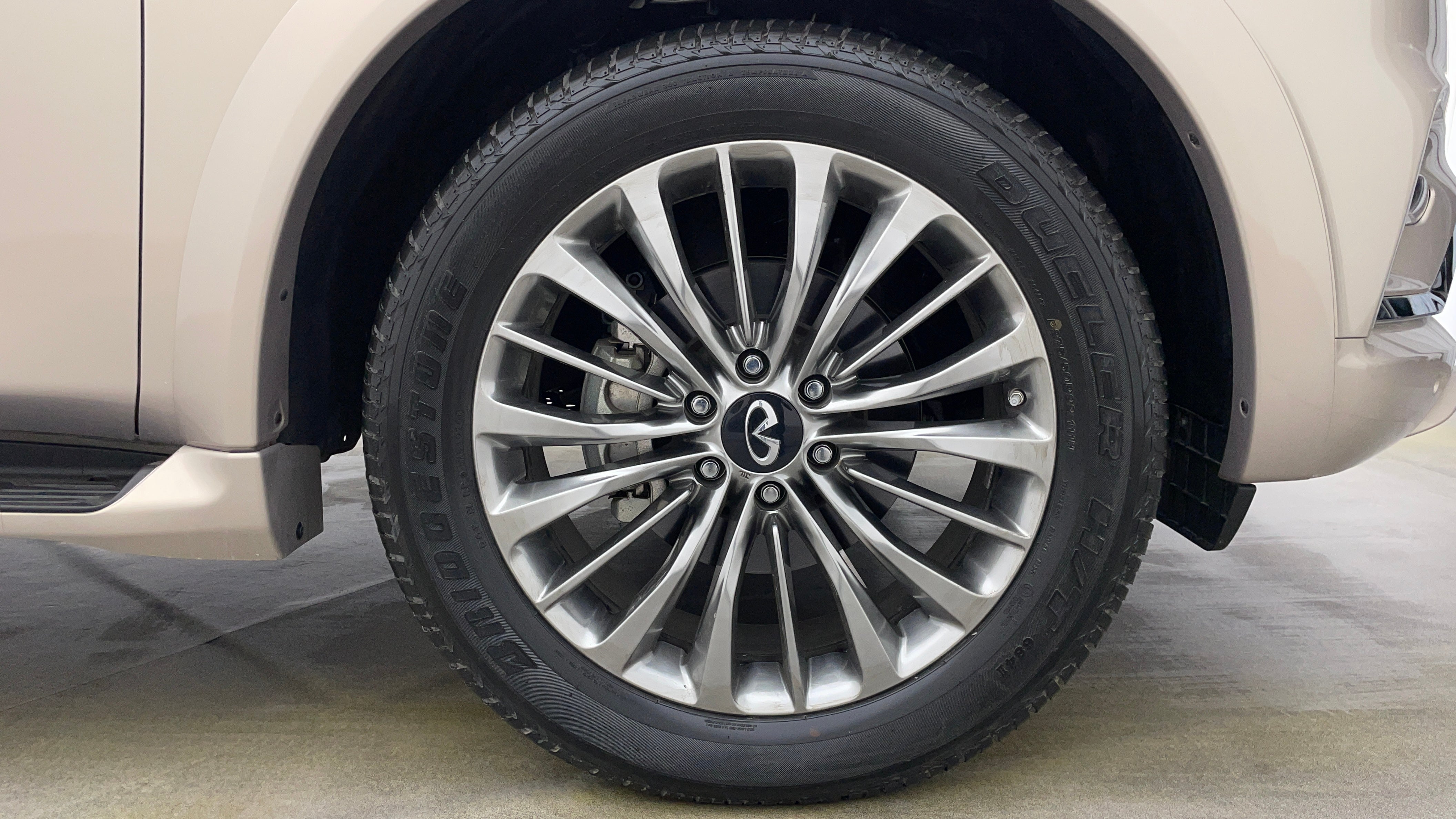 Infiniti QX80-Right Front Tyre
