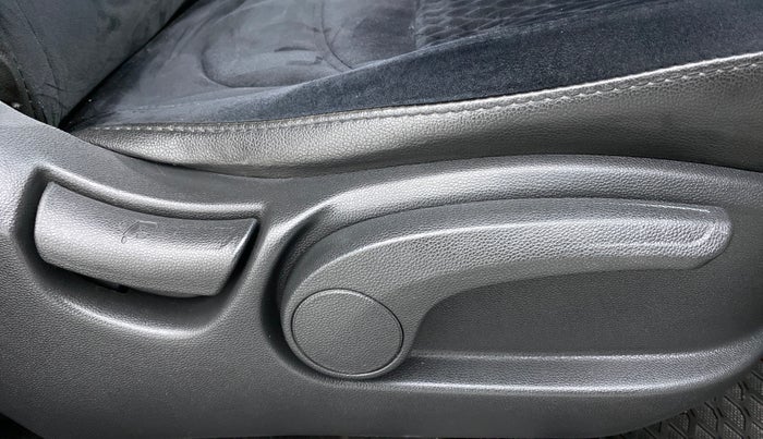 2016 Hyundai Creta 1.6 SX PLUS AUTO PETROL, Petrol, Automatic, 68,317 km, Driver Side Adjustment Panel