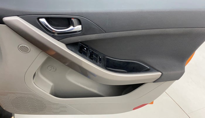 2018 Tata NEXON XZA PLUS PETROL, Petrol, Automatic, 70,221 km, Driver Side Door Panels Control