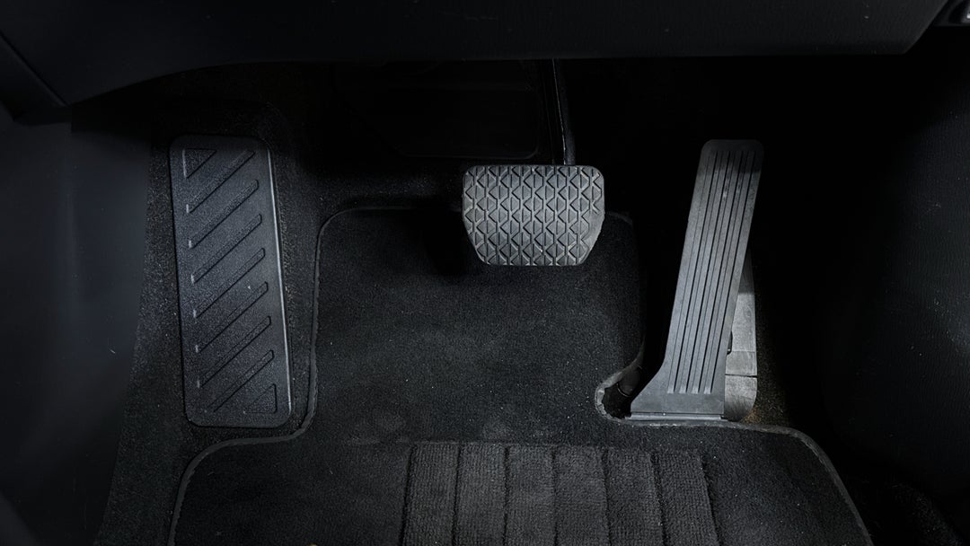 2020 Mazda CX-8 Sport (FWD), Automatic, 82805 km, Pedals and Footmat