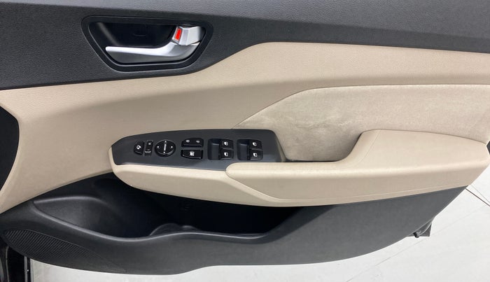 2018 Hyundai Verna 1.6 CRDI SX + AT, Diesel, Automatic, 46,823 km, Driver Side Door Panels Control