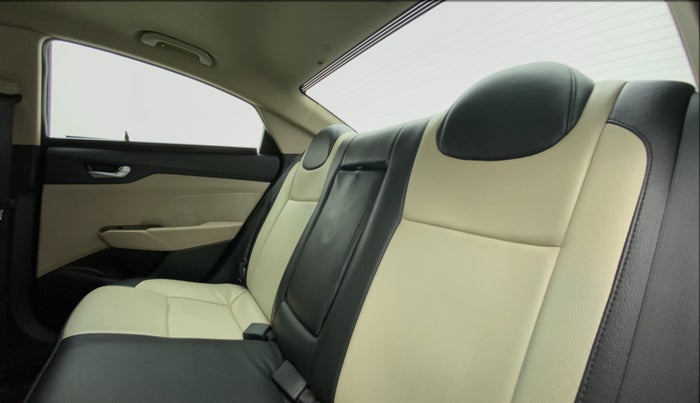 2018 Hyundai Verna 1.6 CRDI SX + AT, Diesel, Automatic, 46,823 km, Right Side Rear Door Cabin