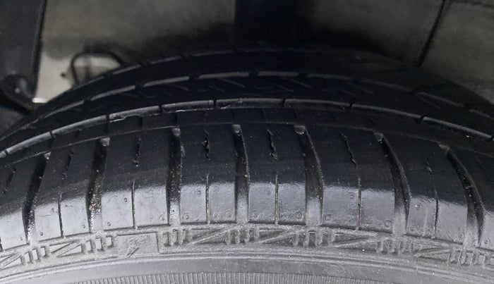 2014 Hyundai Xcent S 1.2 OPT, Petrol, Manual, 30,675 km, Right Rear Tyre Tread