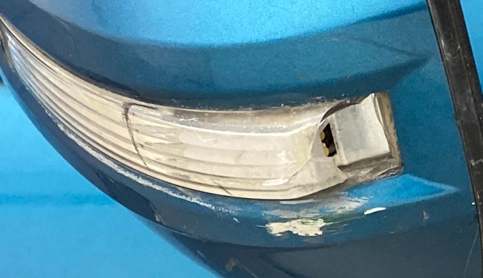 2014 Maruti Swift Dzire VXI, Petrol, Manual, 39,070 km, Left rear-view mirror - Indicator light has minor damage