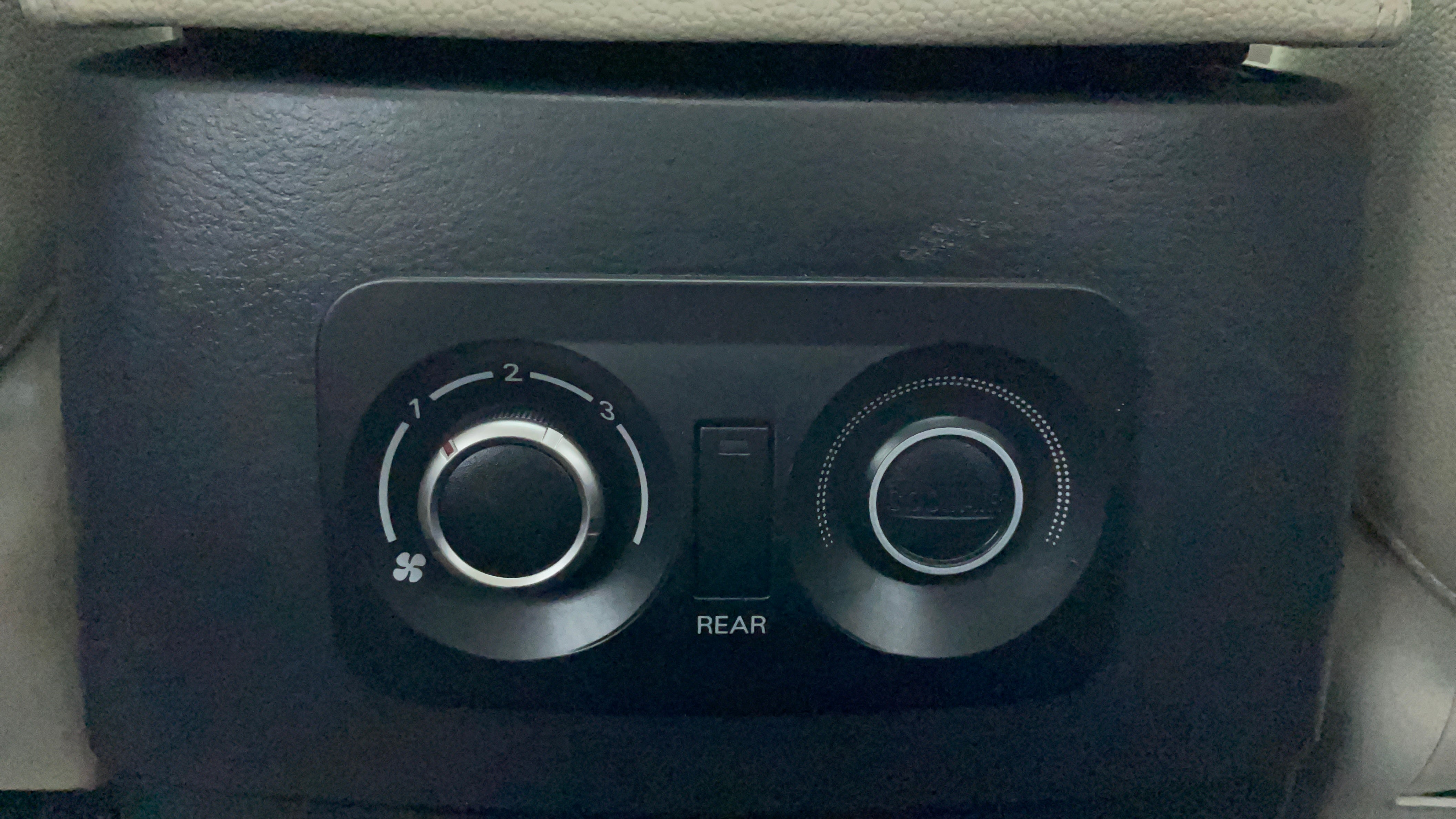 Mitsubishi Pajero-Rear AC Temperature Control