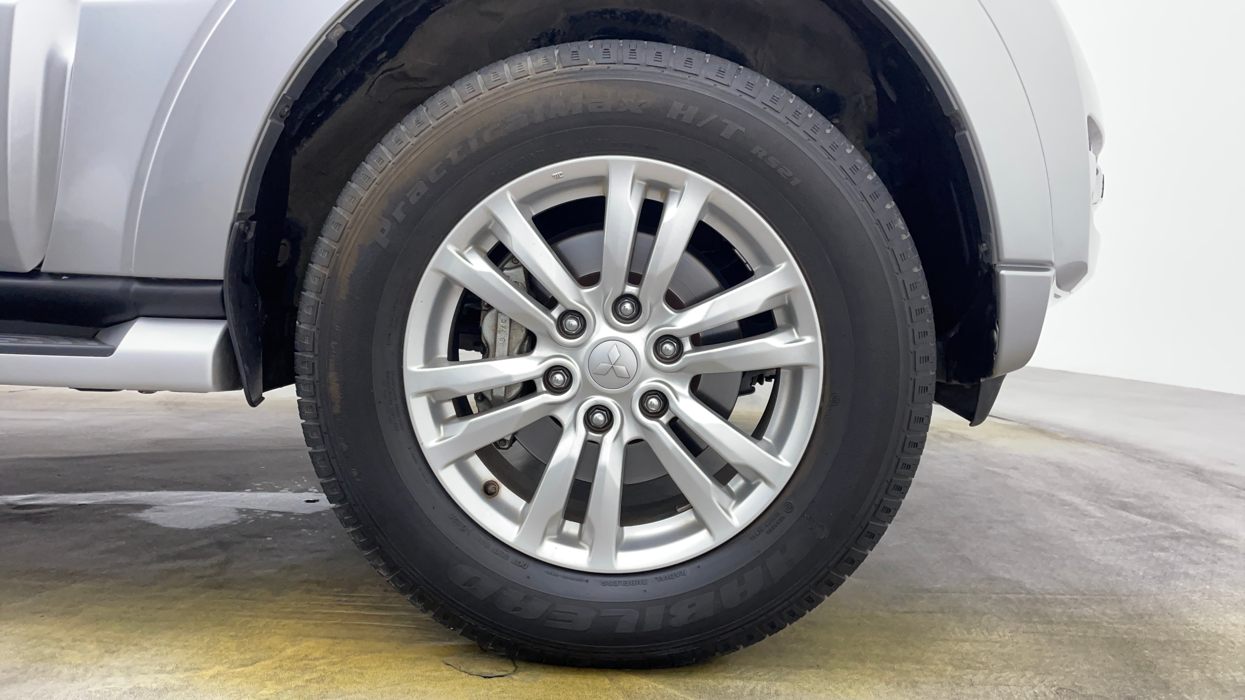 Mitsubishi Pajero-Right Front Tyre
