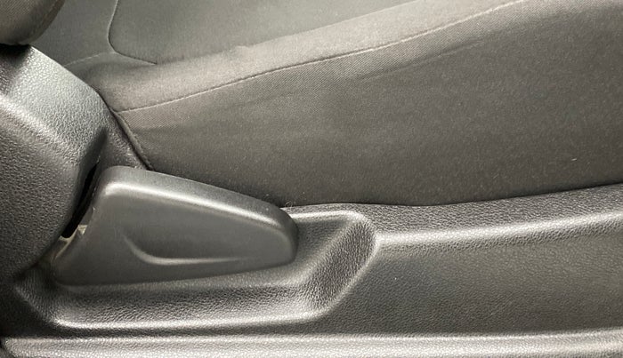 2017 Renault Kwid 1.0 RXL AT, Petrol, Automatic, 44,185 km, Driver Side Adjustment Panel