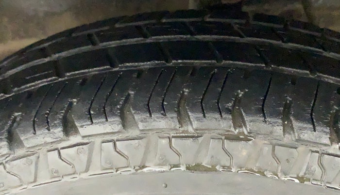 2018 Maruti Alto 800 LXI CNG, CNG, Manual, 15,023 km, Left Front Tyre Tread
