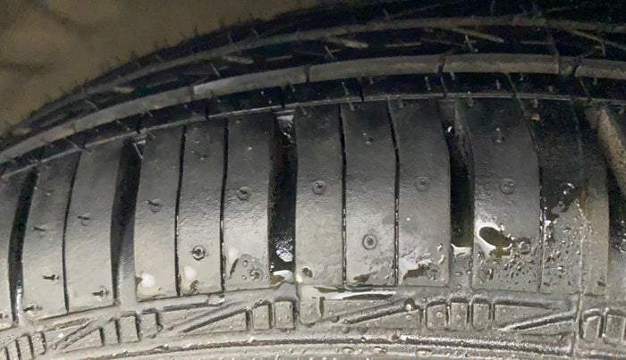 2015 Maruti Celerio VXI AMT, Petrol, Automatic, 71,643 km, Right Front Tyre Tread