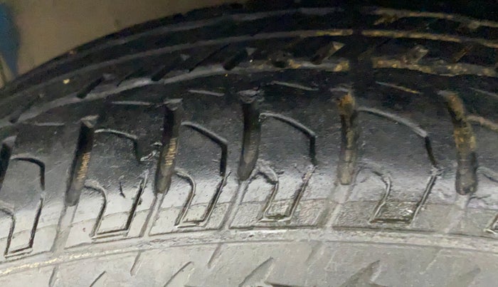 2015 Maruti Celerio VXI AMT, Petrol, Automatic, 71,643 km, Left Front Tyre Tread