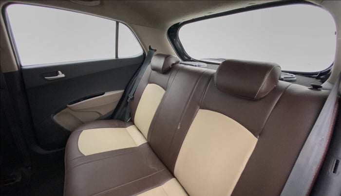 2014 Hyundai Grand i10 ASTA 1.1 (O) CRDI, Diesel, Manual, 1,06,504 km, Right Side Door Cabin View
