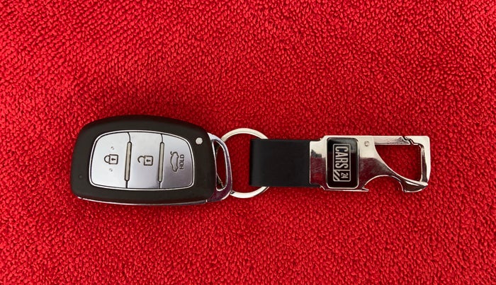 2014 Hyundai Grand i10 ASTA 1.1 (O) CRDI, Diesel, Manual, 1,06,504 km, Key Close-up