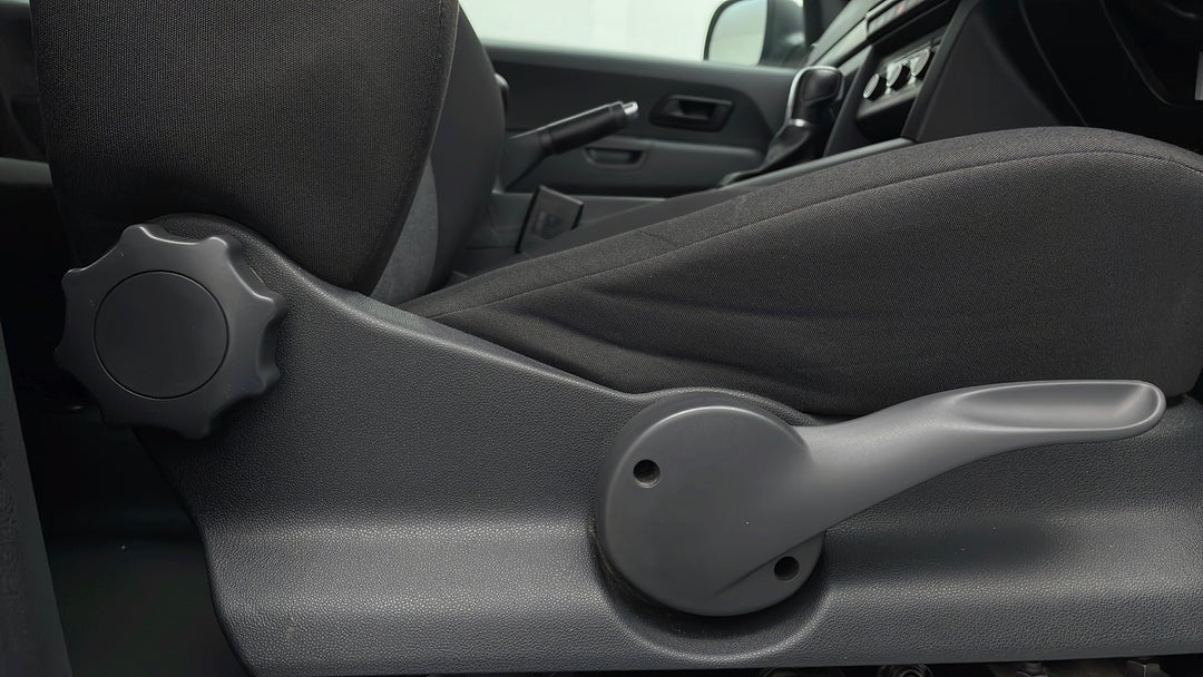 2016 Volkswagen Amarok Tdi420 (4x2), Automatic, 127888 km, Drivers Side Adjustment Panel