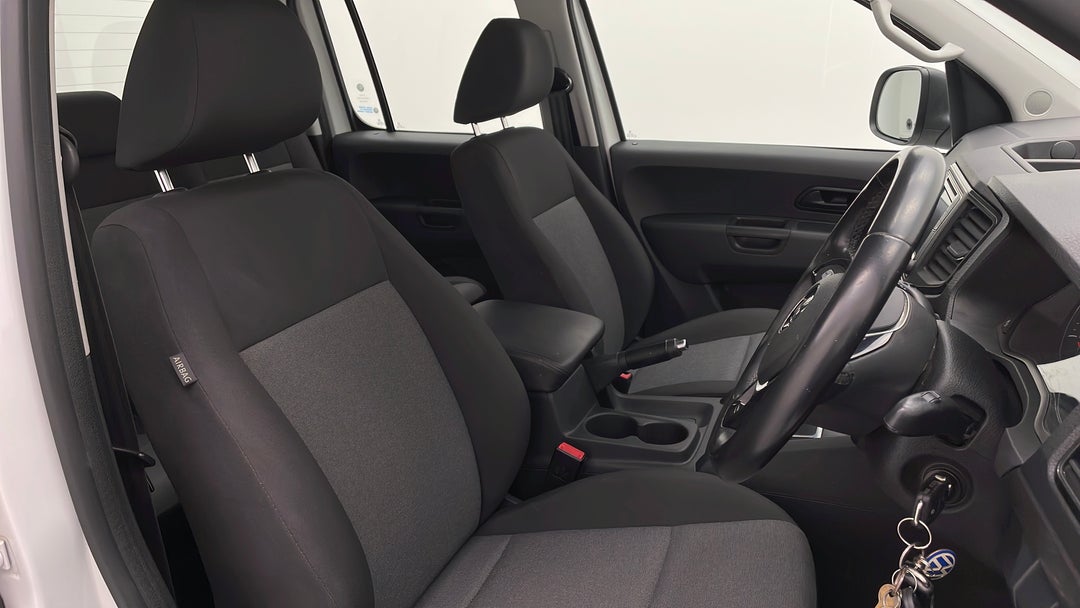 2016 Volkswagen Amarok Tdi420 (4x2), Automatic, 127888 km, Right Side Front Door Cabin View