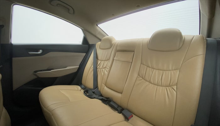 2017 Hyundai Verna 1.6 SX VTVT, Petrol, Manual, 52,559 km, Right Side Rear Door Cabin