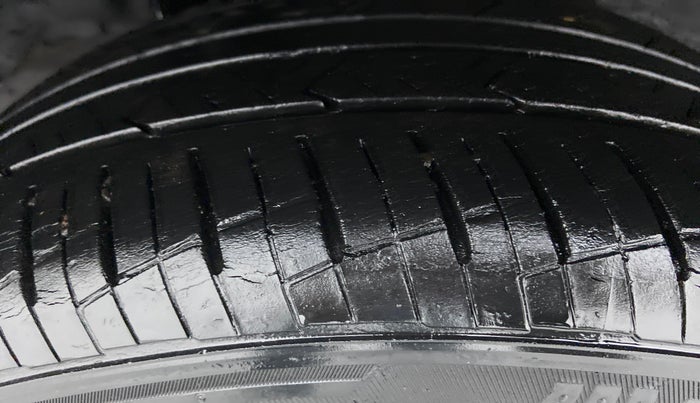 2017 Hyundai Verna 1.6 SX VTVT, Petrol, Manual, 52,559 km, Right Rear Tyre Tread