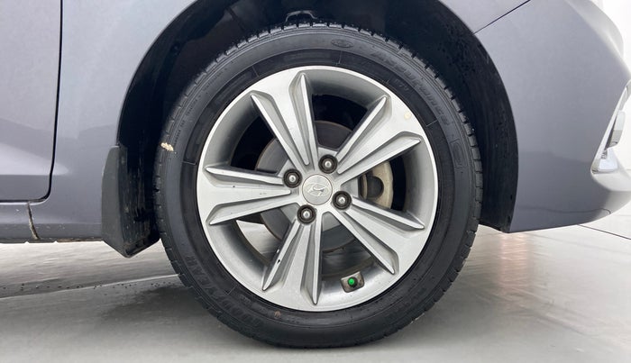 2017 Hyundai Verna 1.6 SX VTVT, Petrol, Manual, 52,559 km, Right Front Wheel