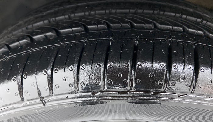 2017 Hyundai Verna 1.6 SX VTVT, Petrol, Manual, 52,559 km, Left Front Tyre Tread