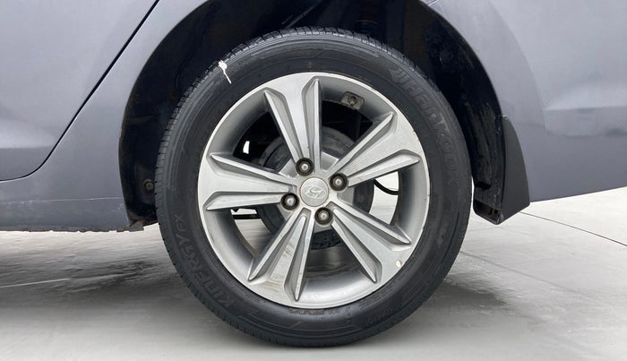 2017 Hyundai Verna 1.6 SX VTVT, Petrol, Manual, 52,559 km, Left Rear Wheel