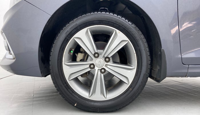 2017 Hyundai Verna 1.6 SX VTVT, Petrol, Manual, 52,559 km, Left Front Wheel