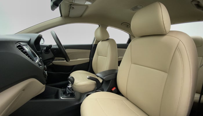 2017 Hyundai Verna FLUIDIC 1.6 SX VTVT, Petrol, Manual, 33,835 km, Right Side Front Door Cabin