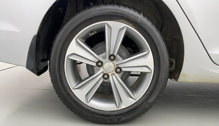 2017 Hyundai Verna FLUIDIC 1.6 SX VTVT, Petrol, Manual, 33,835 km, Right Rear Wheel