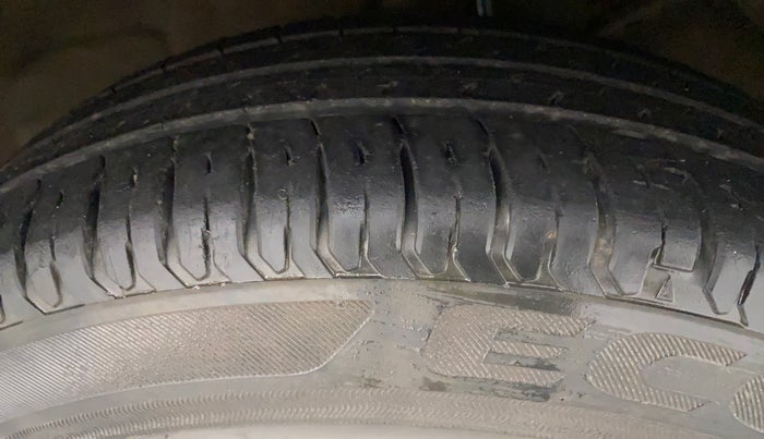 2017 Maruti Dzire VXI, Petrol, Manual, 45,846 km, Right Front Tyre Tread