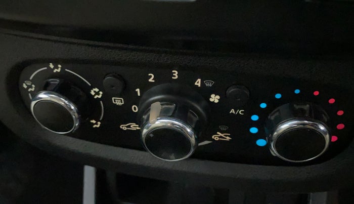 2018 Renault Duster RXS CVT, Petrol, Automatic, 29,311 km, AC Unit - Directional switch has minor damage