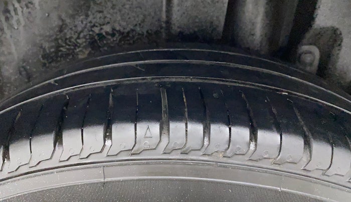 2016 Maruti Ertiga ZDI SHVS, Diesel, Manual, 32,479 km, Left Rear Tyre Tread