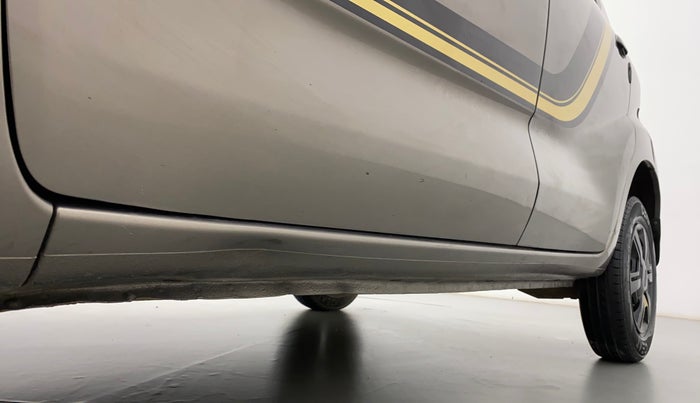 2017 Datsun Redi Go GOLD LIMITED EDITION, Petrol, Manual, 25,498 km, Left running board - Slightly dented