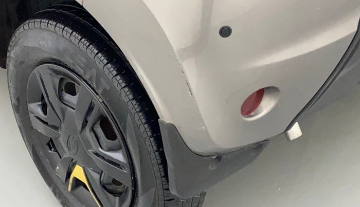 2017 Datsun Redi Go GOLD LIMITED EDITION, Petrol, Manual, 25,669 km, Rear bumper - Minor scratches