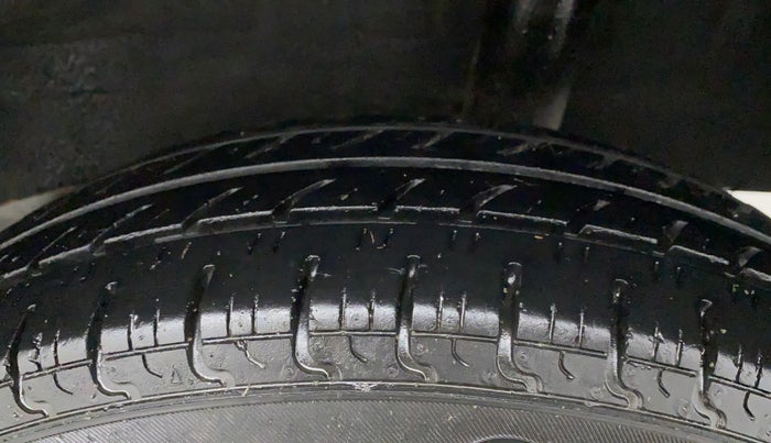 2017 Datsun Redi Go GOLD LIMITED EDITION, Petrol, Manual, 25,498 km, Left Rear Tyre Tread