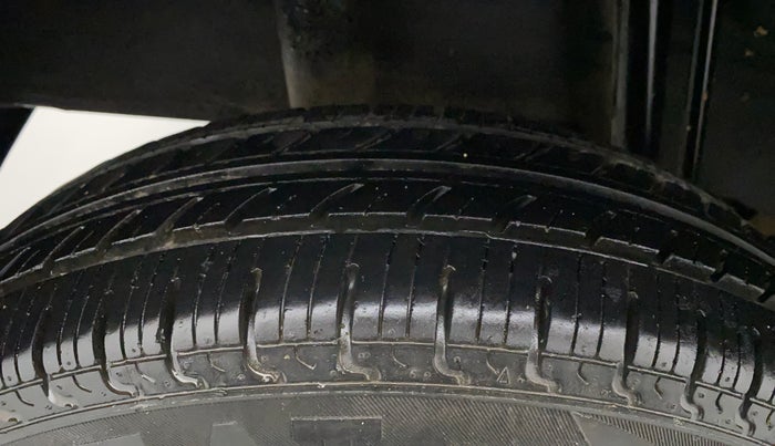 2017 Datsun Redi Go GOLD LIMITED EDITION, Petrol, Manual, 25,498 km, Right Rear Tyre Tread